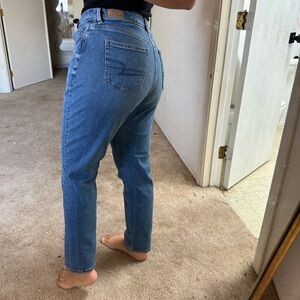 AE stretch mom jeans size 10 L